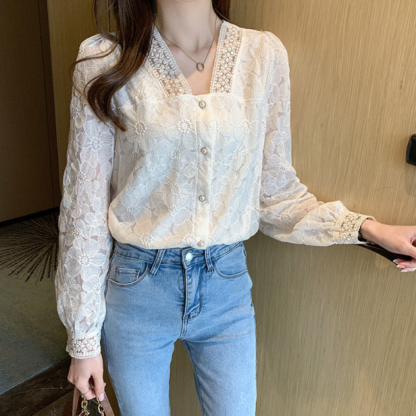 Naiste vabaaja pitsiline beeži värvi nööpidega särk