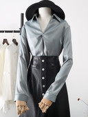 Moodne naiste satiinist särk spitsikaelusega