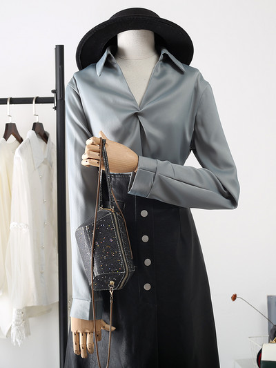 Moodne naiste satiinist särk spitsikaelusega