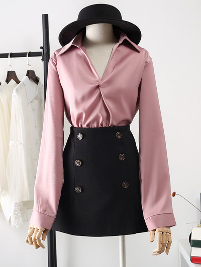 Moodne naiste satiinist särk spitsikaelusega