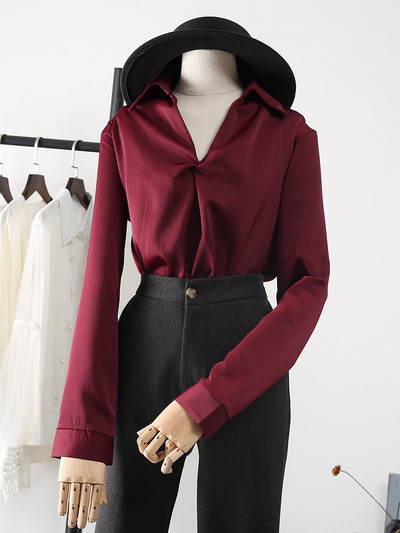 Moodne naiste satiinist särk spitsikaelusega