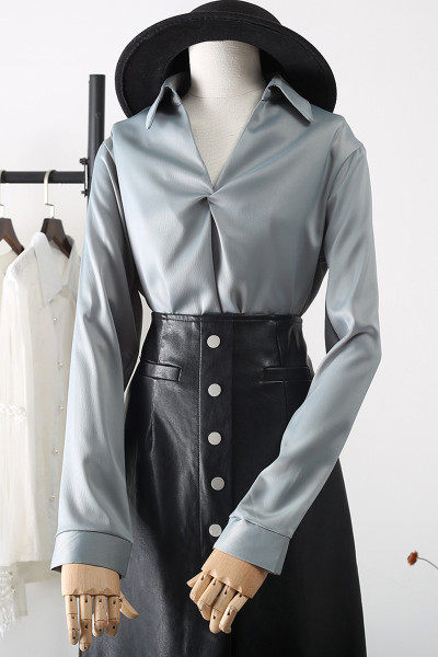 Moodne naiste satiinist särk spitsikaelusega