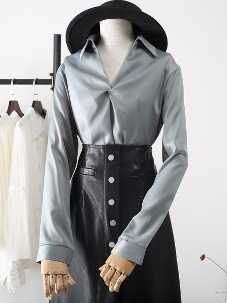 Moodne naiste satiinist särk spitsikaelusega