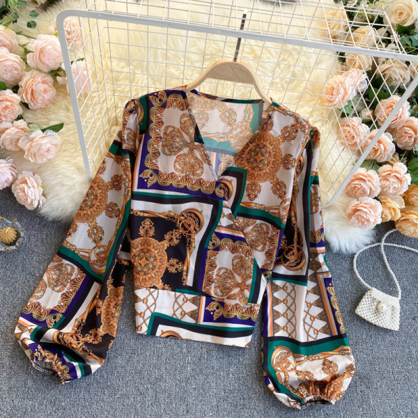 Πολύχρωμο γυναικείο πουκάμισο με ντεκολτέ 