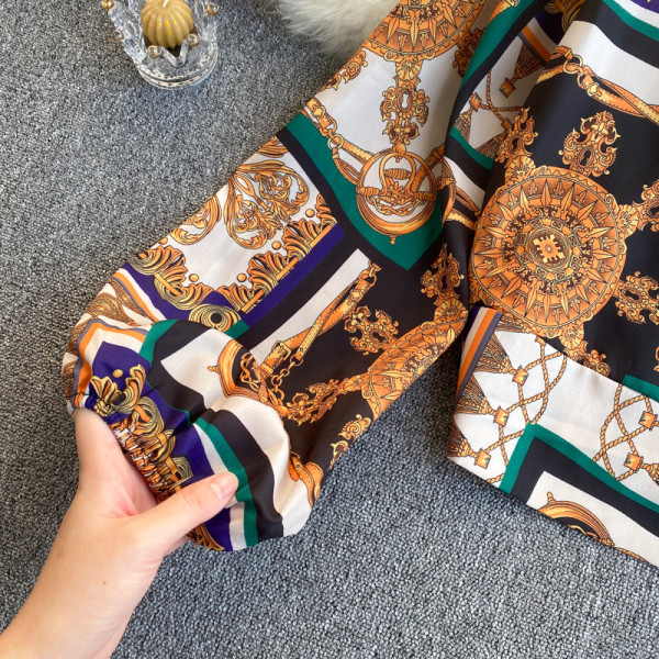 Πολύχρωμο γυναικείο πουκάμισο με ντεκολτέ 