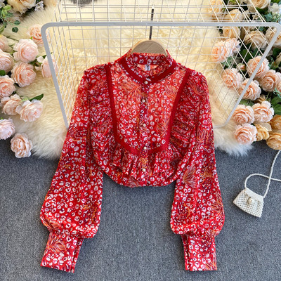 Lillemustri ja lokkidega naiste särk