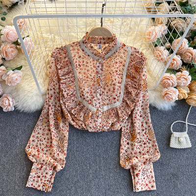 Lillemustri ja lokkidega naiste särk