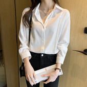 Naiste nööpide ja pikkade varrukatega särk - tavaline mudel