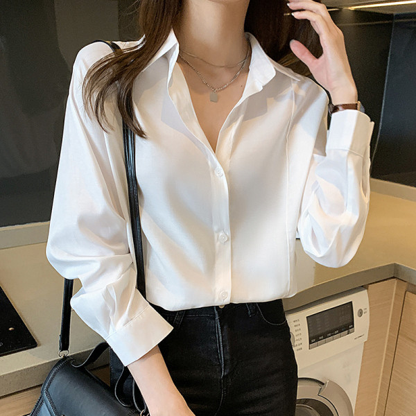 Naiste nööpide ja pikkade varrukatega särk - tavaline mudel