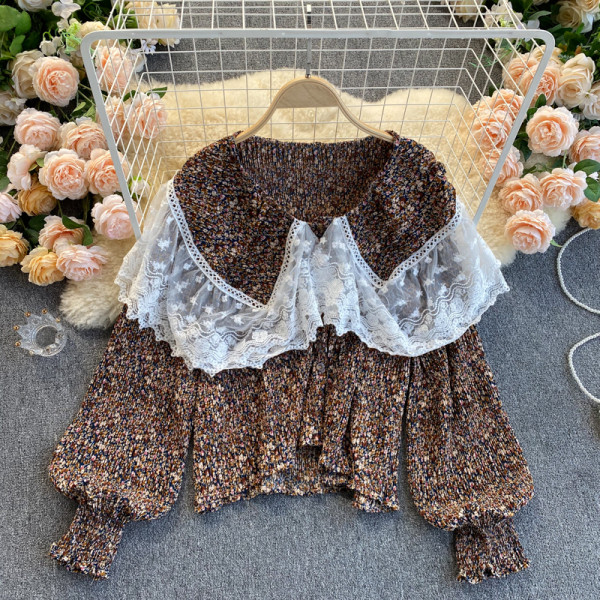 Lillemustri ja pitsiga naiste särk kaeluses