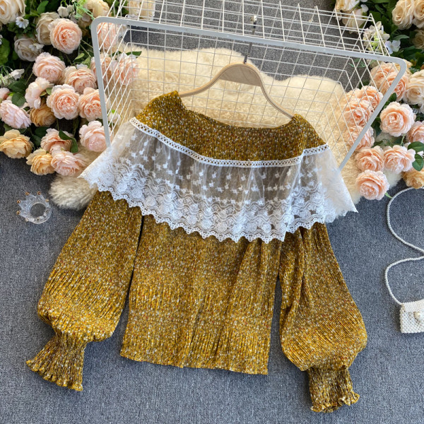 Lillemustri ja pitsiga naiste särk kaeluses