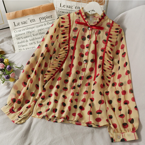 Színes női ing nyakkendőkkel és gombokkal