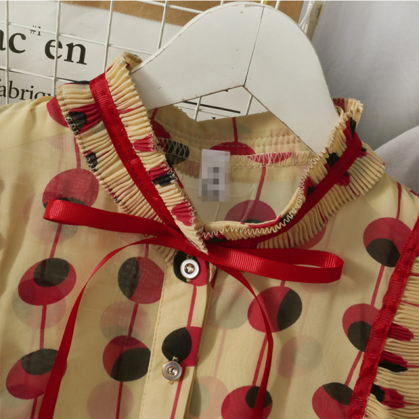 Színes női ing nyakkendőkkel és gombokkal