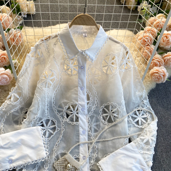 Ženska čipkasta košulja bijele boje s klasičnim ovratnikom