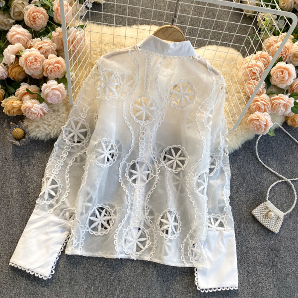 Ženska čipkasta košulja bijele boje s klasičnim ovratnikom