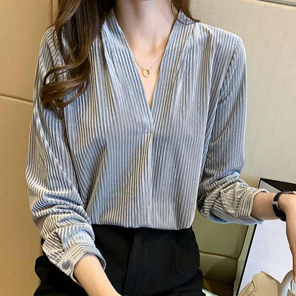 Valge spitsikaelusega naiste vabaajasärk