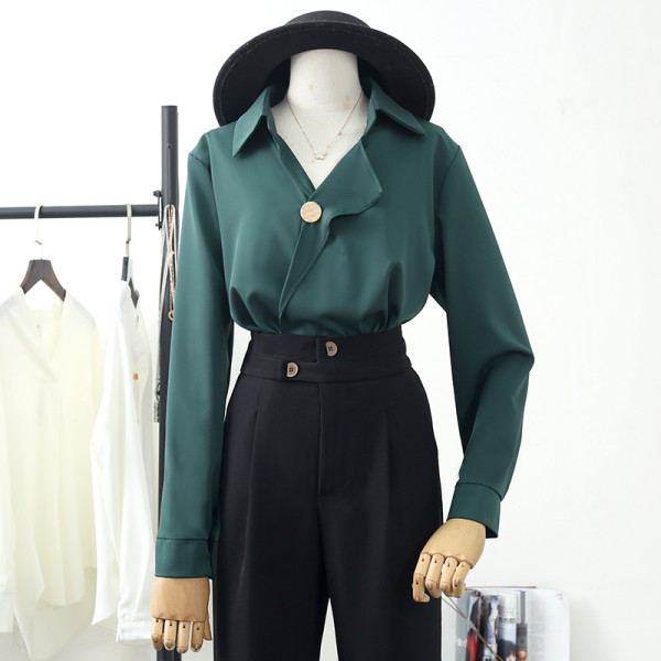 Moodne naiste särk - spits-kaelusega ja pikkade varrukatega