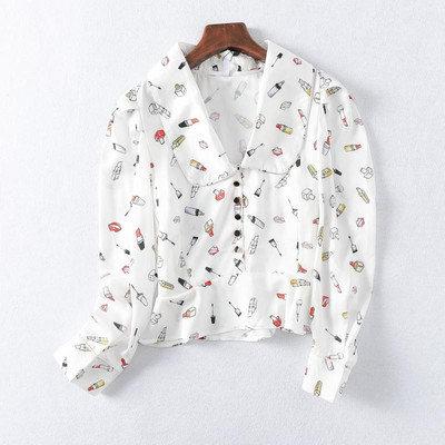 Lühike asümmeetriline sügava spitsikaelusega särk