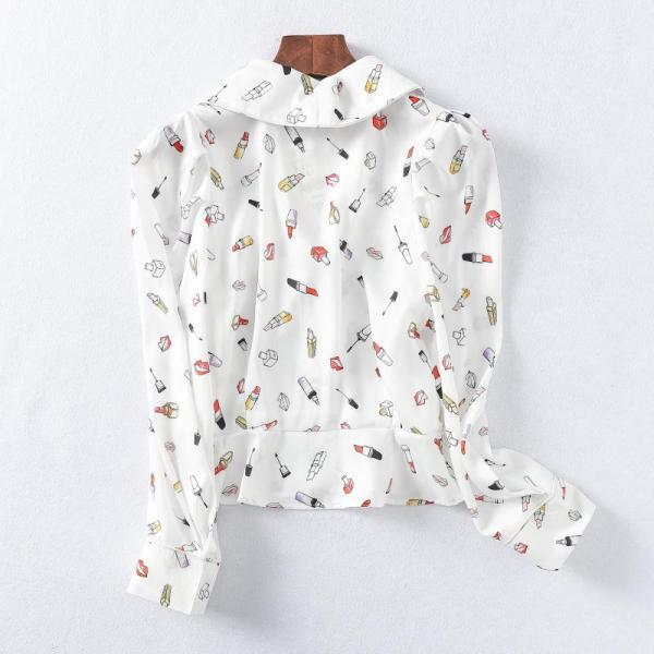 Lühike asümmeetriline sügava spitsikaelusega särk