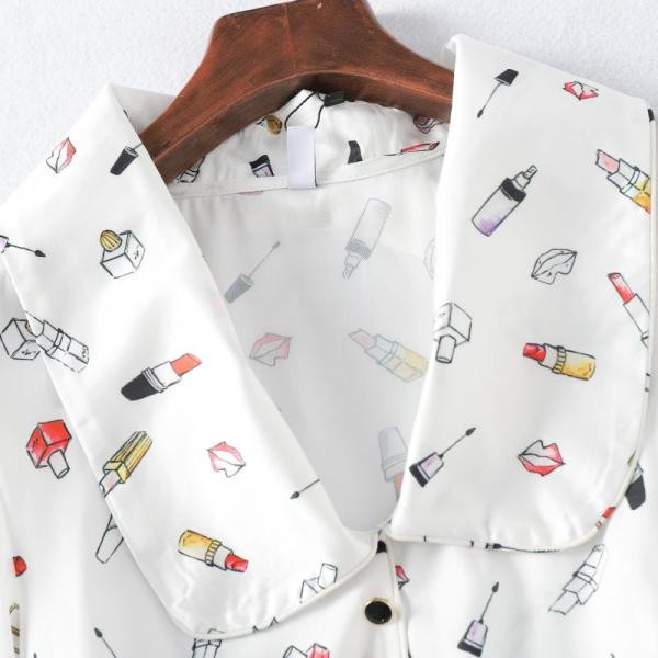 Lühike asümmeetriline sügava spitsikaelusega särk