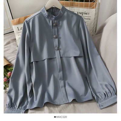 Μοντέρνο γυναικείο πουκάμισο με χαμηλό γιακά