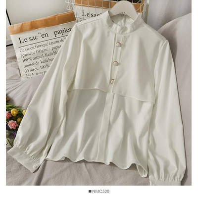 Μοντέρνο γυναικείο πουκάμισο με χαμηλό γιακά