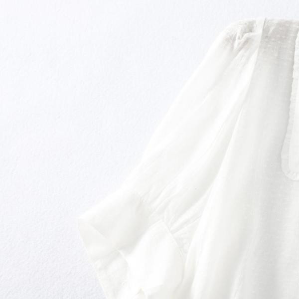 Bijela ljetna košulja s klasičnim ovratnikom i vezicama