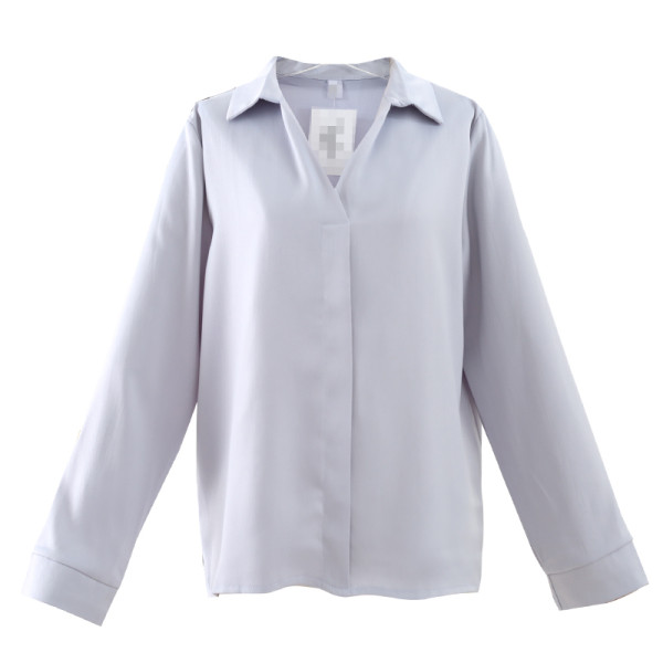 Kaasaegne naiste käsivars pikkade varrukate ja spitsikaelusega