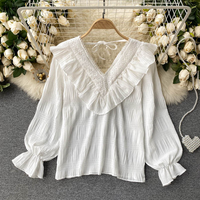 Γυναικείο πουκάμισο με βολάν και λαιμόκοψη