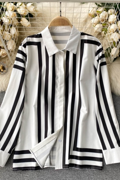 Must-valge ja klassikalise kraega triibuline naistesärk