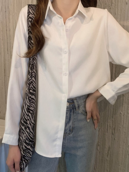 Klassikalise mudeliga paksust kangast naistesärk