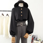 Modern női ing kerek nyakkivágással és kerek gombokkal