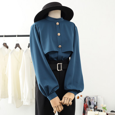 Modern női ing kerek nyakkivágással és kerek gombokkal