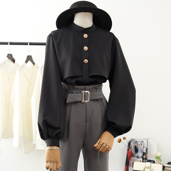 Modern női ing kerek nyakkivágással és kerek gombokkal