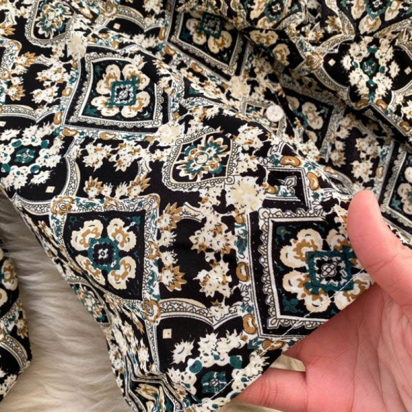 Ženska košulja u boji sa širokim rukavima