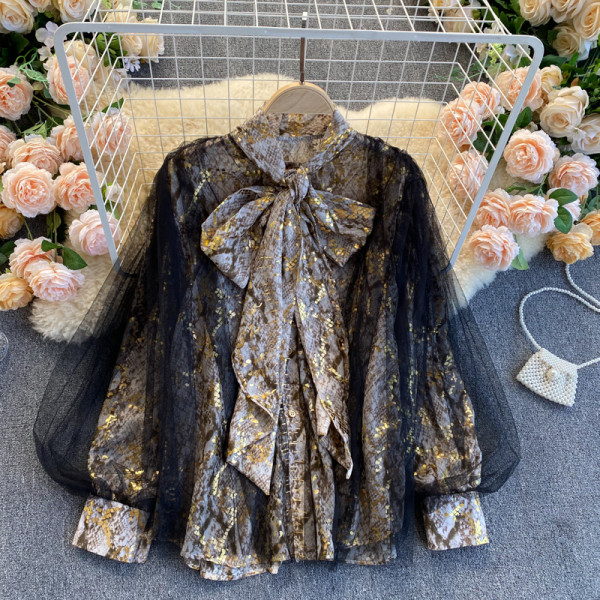 NOVI Model ženske košulje sa printom zmije i trakom na ovratniku