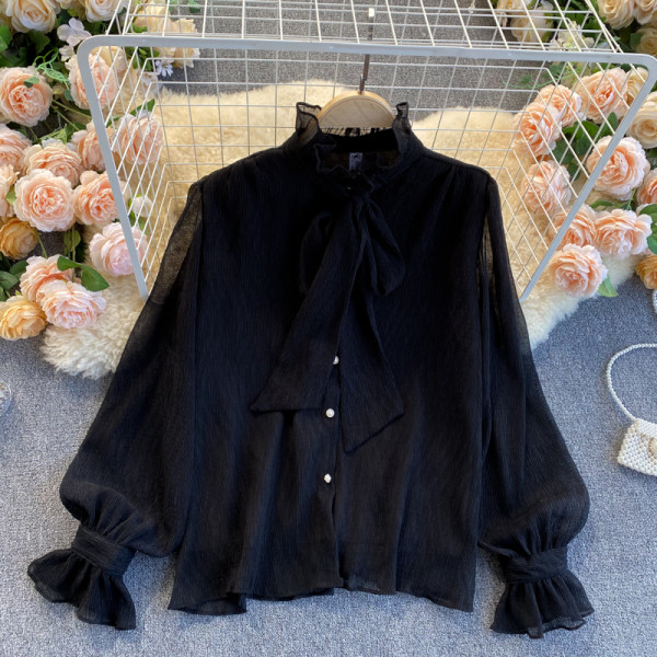 Erős női ing szalaggal és gombokkal