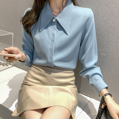 Női ing kövekkel és klasszikus gallérral kék színben