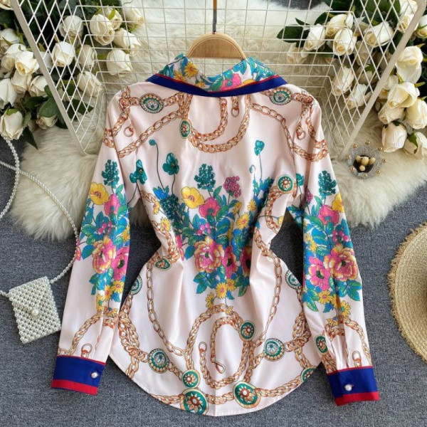 Naiste värviline klassikalise krae ja lillemotiividega särk