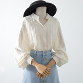 Laiade varrukate ja ümara kaelusega naiste sügissärk