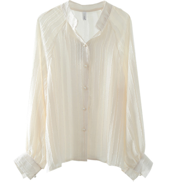 Laiade varrukate ja ümara kaelusega naiste sügissärk