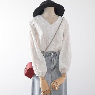 Modern női ing spitz nyakkivágással - fehér színben