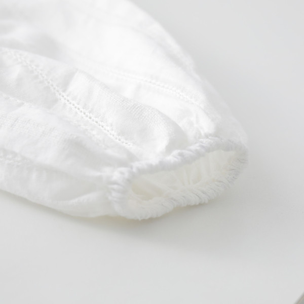 Modern női ing spitz nyakkivágással - fehér színben