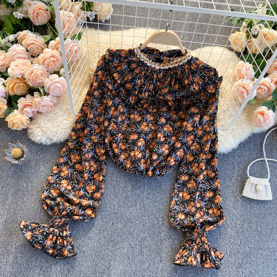 Naiste särk lillelise paremkummiga varrukal ja lokkidega