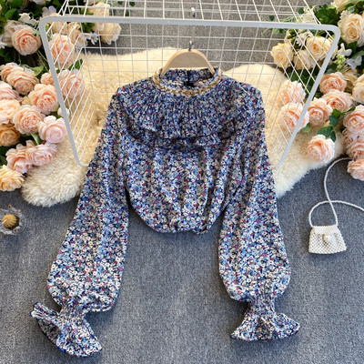 Naiste särk lillelise paremkummiga varrukal ja lokkidega