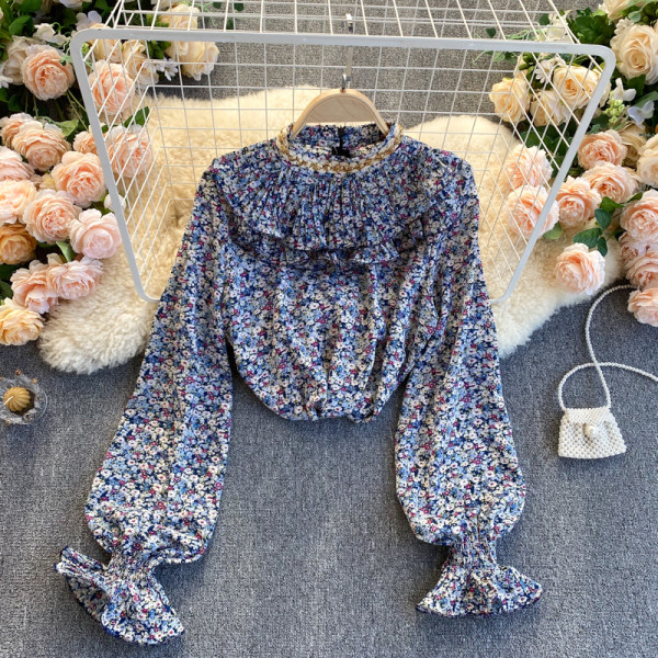 Naiste särk lillelise paremkummiga varrukal ja lokkidega