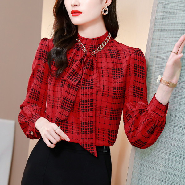 Naiste särk metallist keti ja punase paelaga