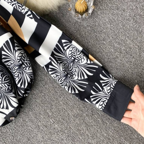 Moodne naiste särk klassikalise kaelusega musta värvi