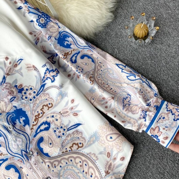 Naiste retrosärk klassikalise krae ja pikkade varrukatega