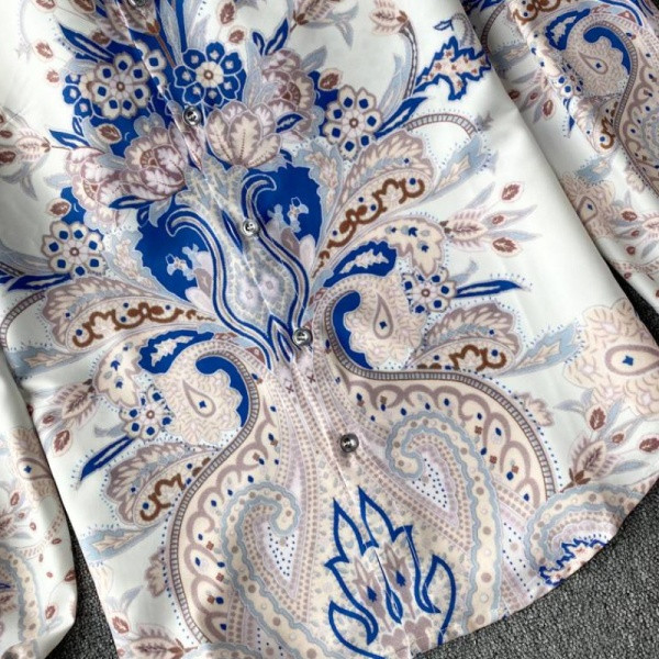 Naiste retrosärk klassikalise krae ja pikkade varrukatega